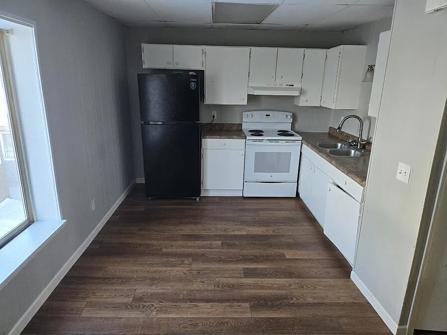 3895 Oakes St SW photo 1