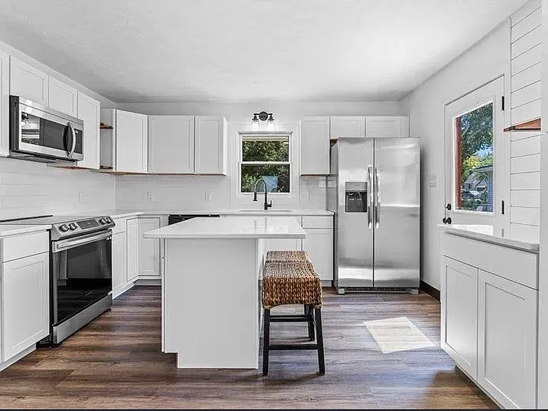 20 N George St — Photo 12
