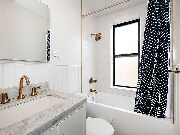 5th image of 326 Bedford Ave #B6n