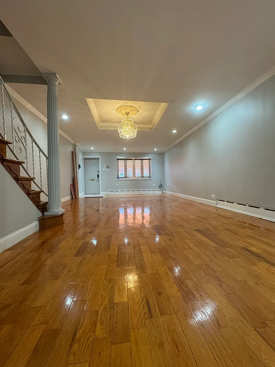 Building Photo - 2427 S 6th St