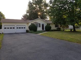 8 Robin Rd, Easthampton, MA 01027