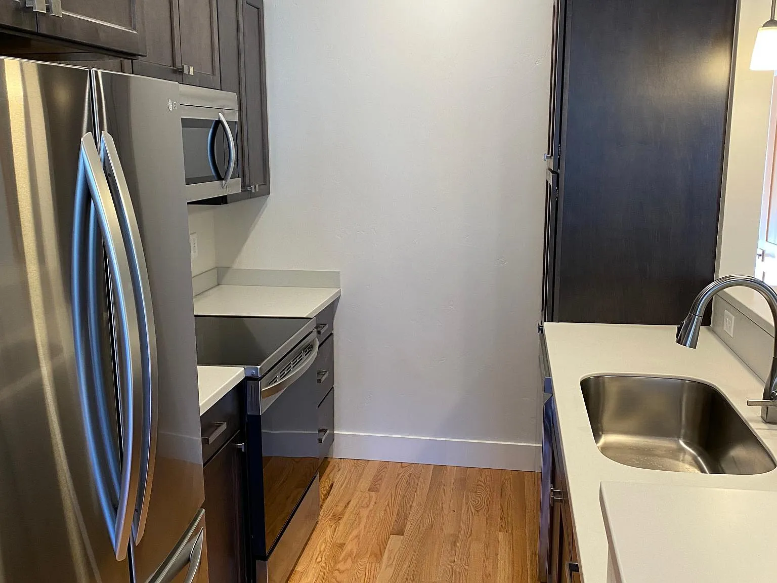 2 bed, 993 sqft, $2,300 — Photo 3