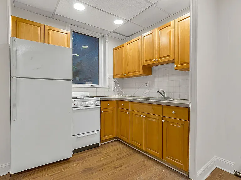 2 bed, 900 sqft, $2,500 — Photo 2