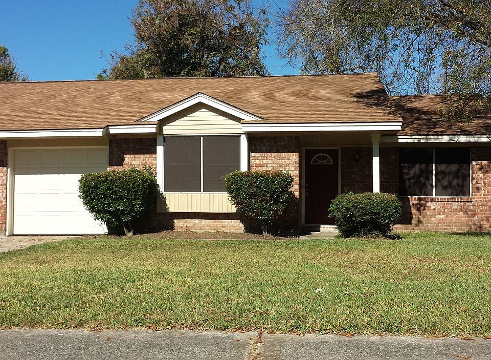 1st image of 405 Ellen Dr