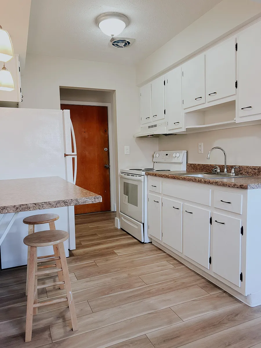 Building Photo - Emerald Village Apartments