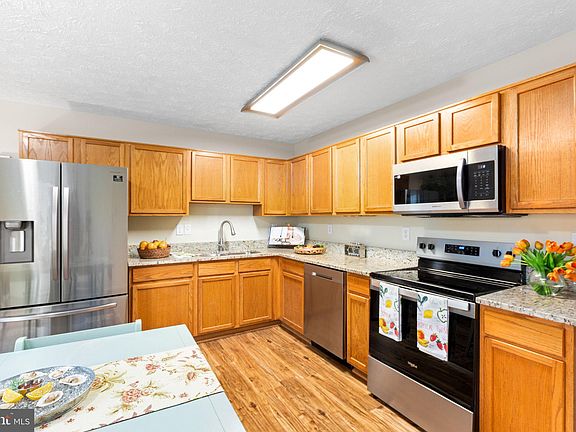 3rd image of 2912 Broyhill Ct