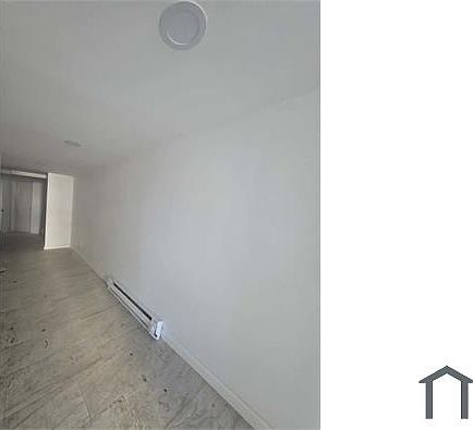 5th image of 135 Hawthorne Ave