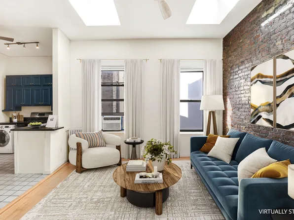 467 Pacific Street image 2 of 8