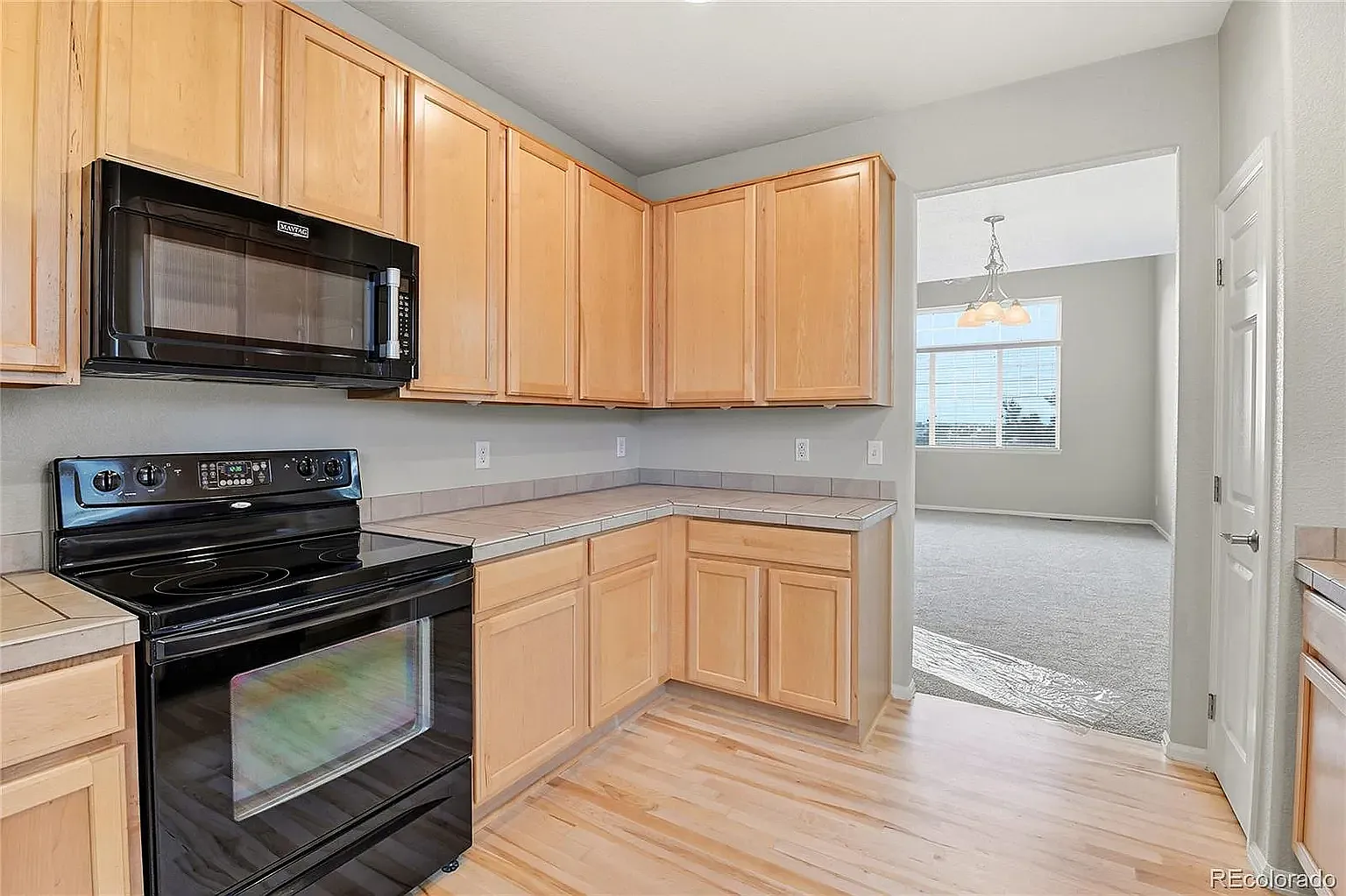4 bed, 2400 sqft, $3,750 — Photo 3