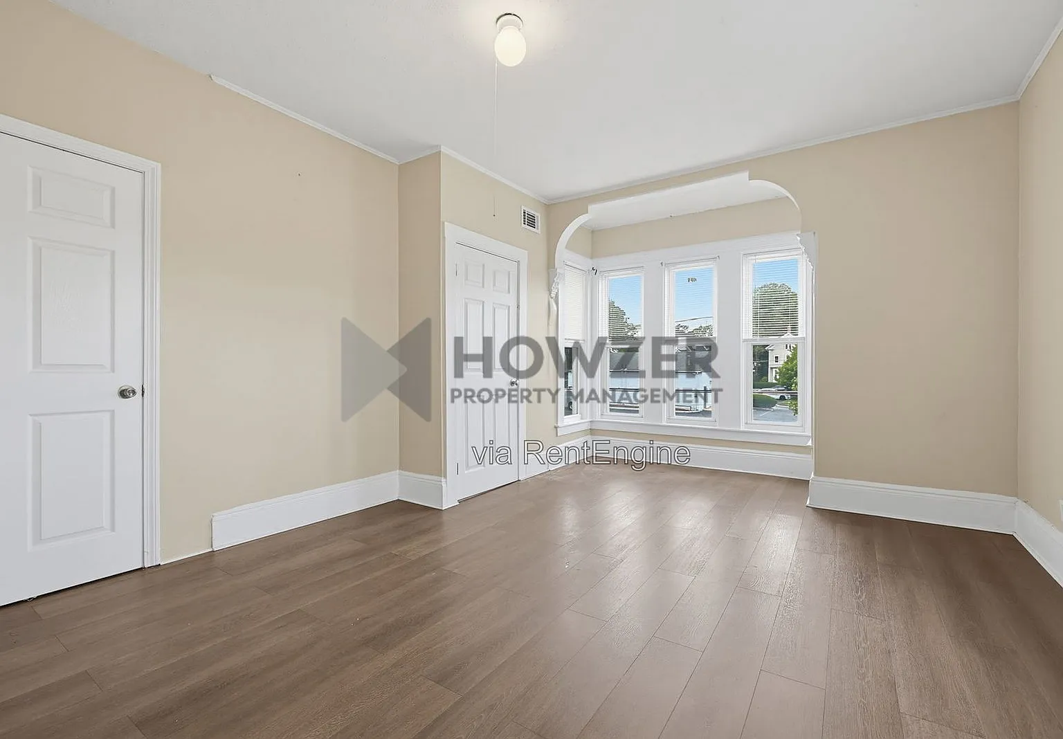 5 bed, 2.0 bath, 1400 sqft, $3,400 — Photo 2