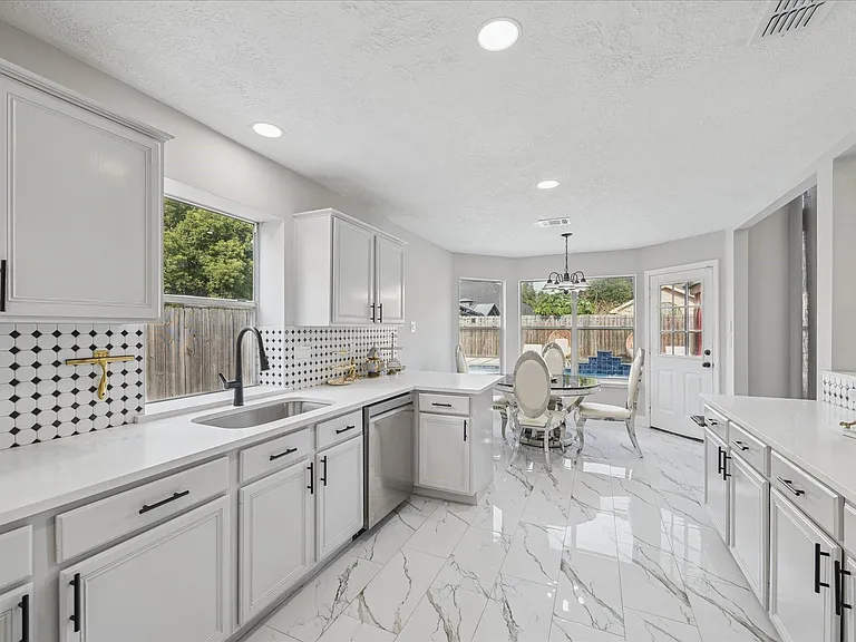 11306 Avon Pl — Photo 10