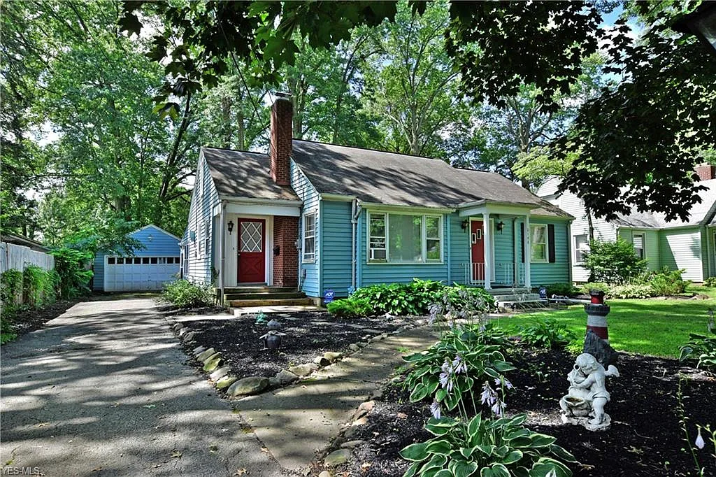 2148 Woodland St NE photo 1