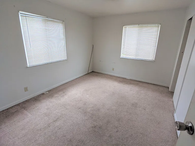600 Wooddale Ter — Photo 16
