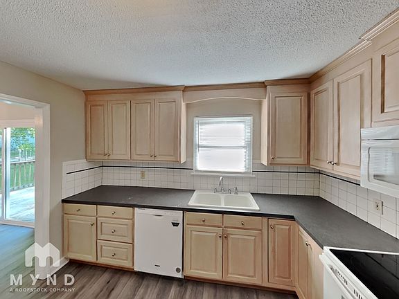 3rd image of 2313 Oakstone Cir
