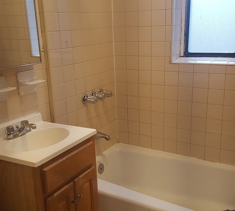2nd image of 260 Hawthorne St APT B2