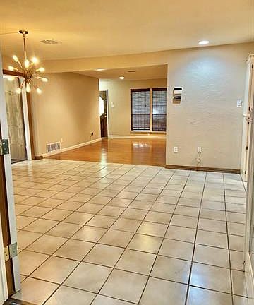 5th image of 2424 Livenshire Dr