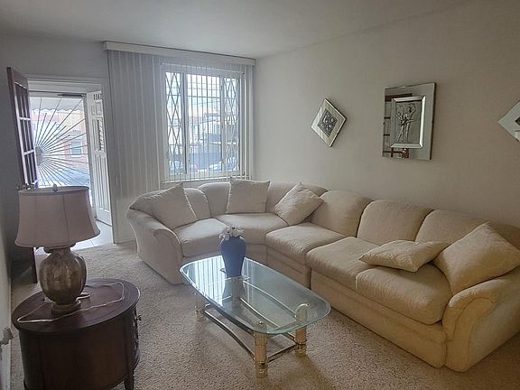 5th image of 2562 Fenton Ave #2