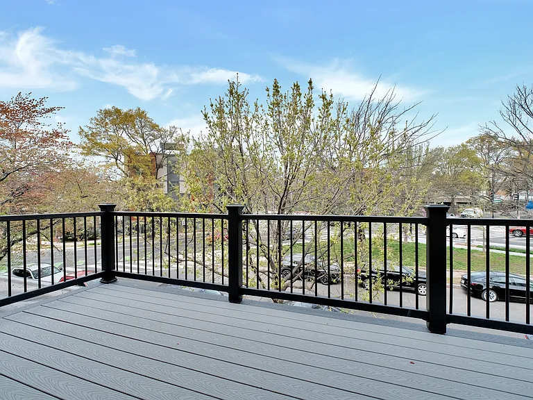 913 L St NE — Photo 35