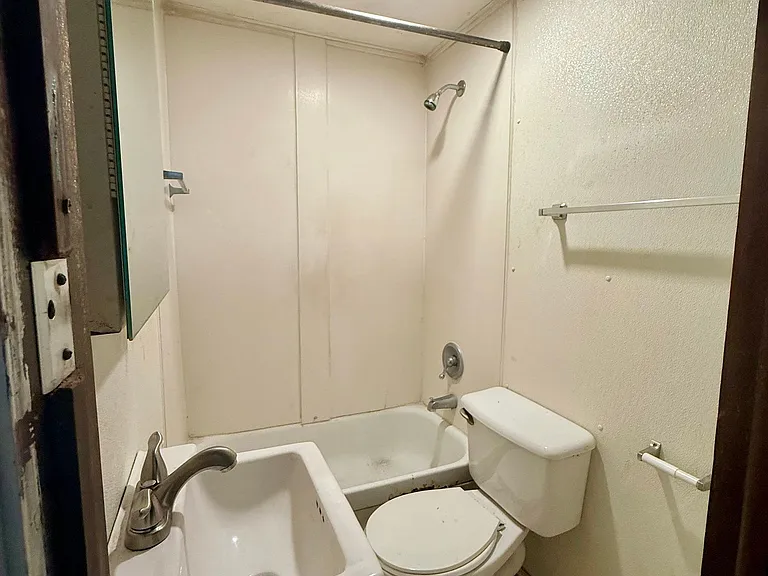 626 W Lemon St #2R — Photo 7