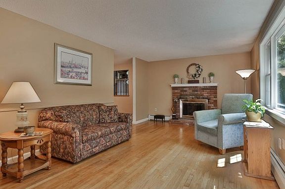 4th image of 24 Wilshire Dr