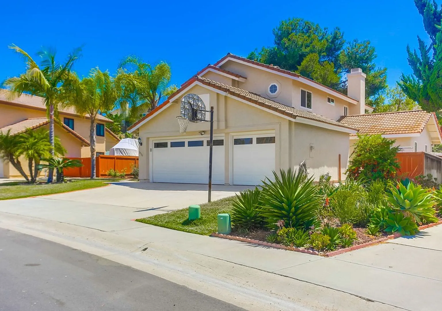 Stunning 4 Bed, 3 Bath Home on Cul-de-Sac in Scripps Ranch - No Pet Allowed — Photo 4