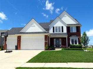 28009 Stillwater Ct, New Hudson, MI 48165