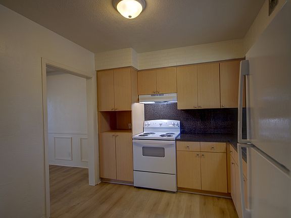 5th image of 3640 Dr Ml King Jr St S APT D