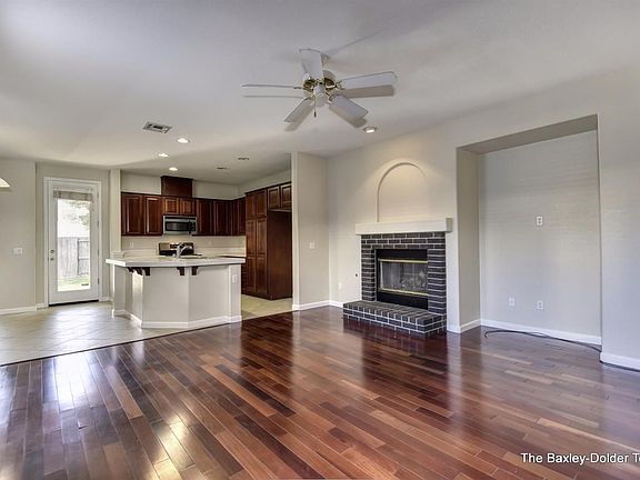 5th image of 210 Belfont Cir
