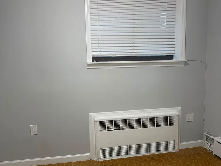 80-02 Grand Central Pkwy #1 — Photo 7