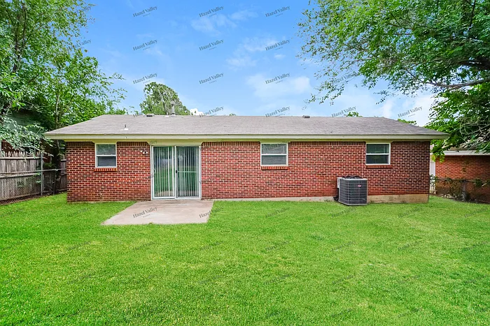 3813 Parkwoods Ln — Photo 11