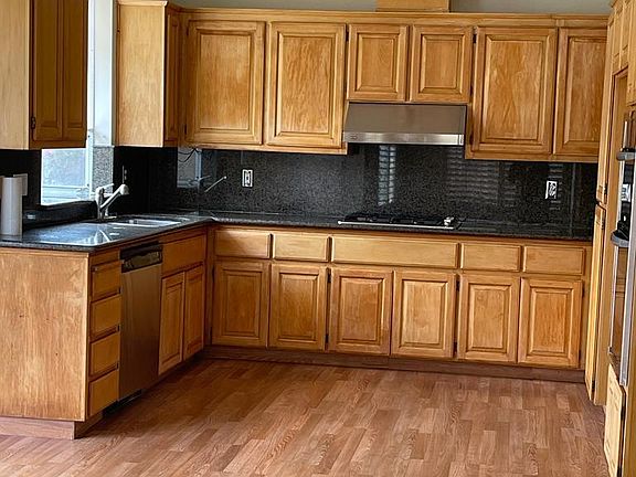 2nd image of 3304 Monte Verde Ln