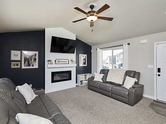 3rd image of 3311 Linden Dr SW