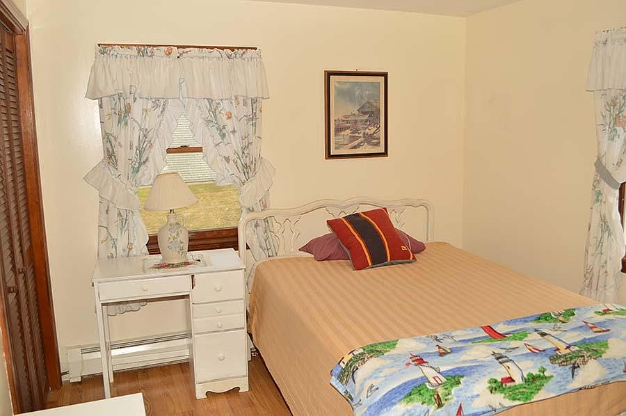 1st image of 33 Greene Ln