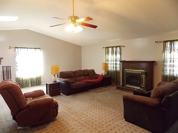 5th image of 1495 W Railroad Ave