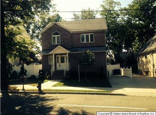 1558 Drumgoole Rd E, Staten Island, NY 10309