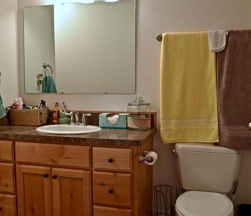 4th image of 660C Ruby St #2