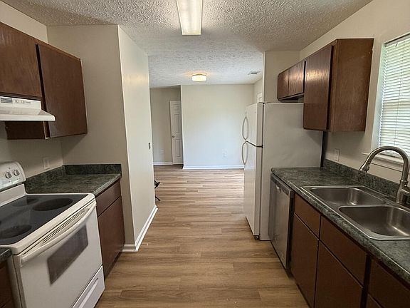 3rd image of 753 Roebling Rd