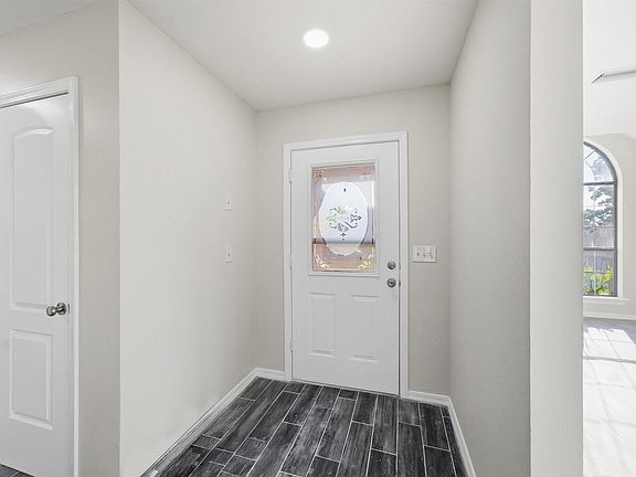 4th image of 2575 Morse Dr