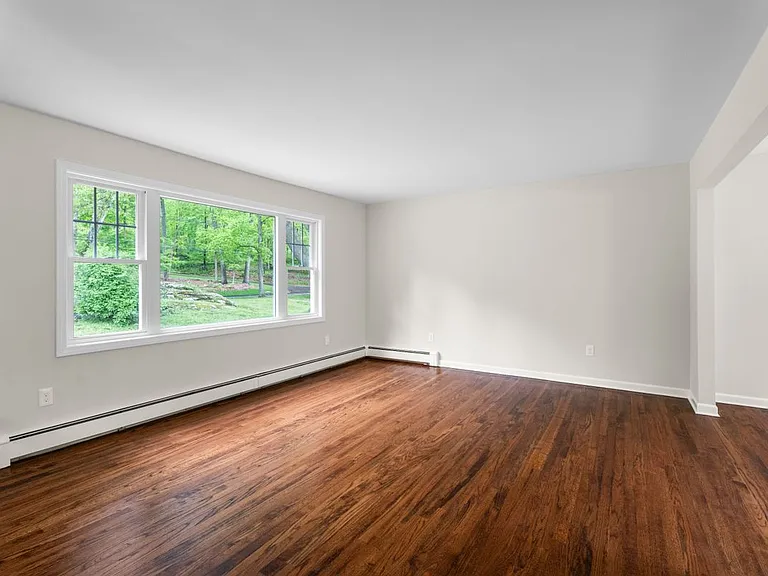 831 Nut Plains Rd — Photo 3