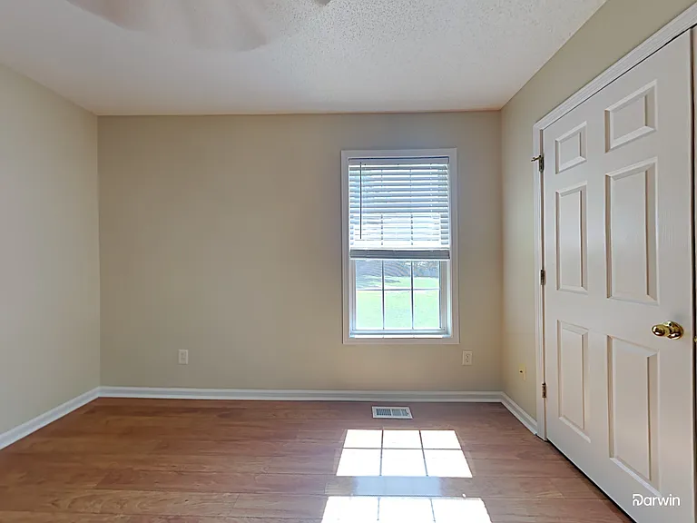 103 Lafayette Rd — Photo 10
