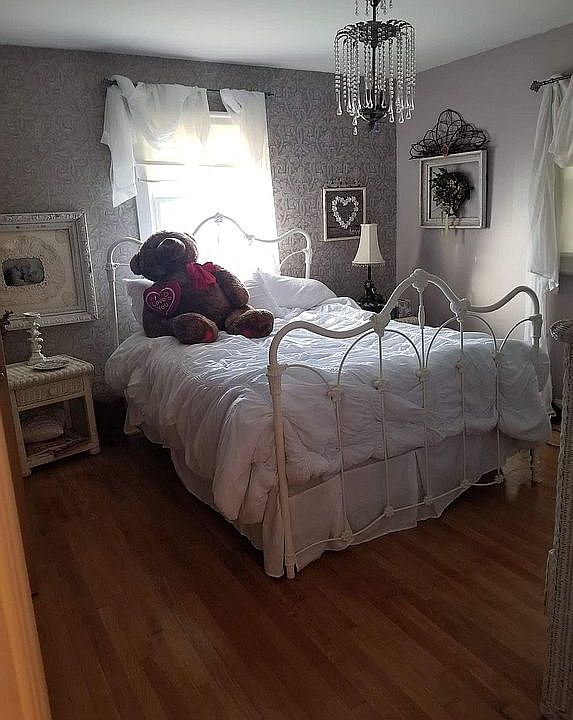 2nd image of 181 Circle Dr