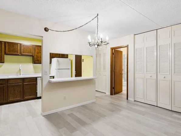 10531 Cedar Lake Rd APT 415, Minnetonka, MN 55305