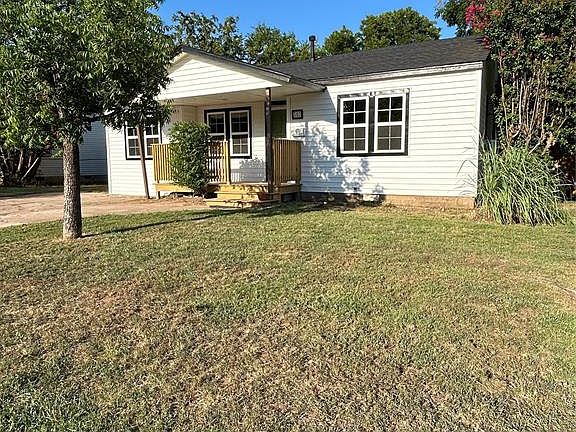3rd image of 305 N Lahoma Ave