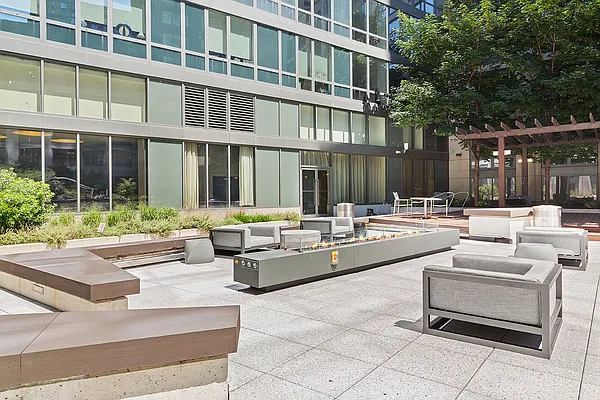 Rented by Compass | media 40