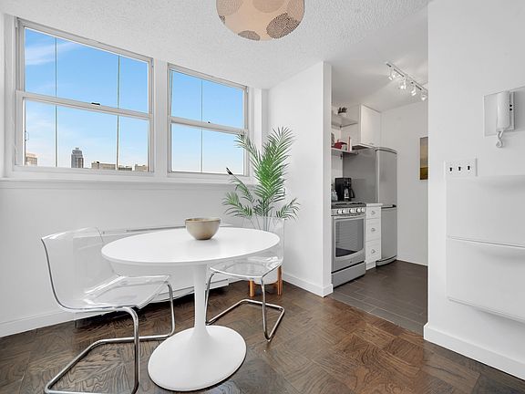 2nd image of 96 Schermerhorn St Penthouse H