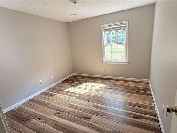 4th image of 55 Oak Crest Ct