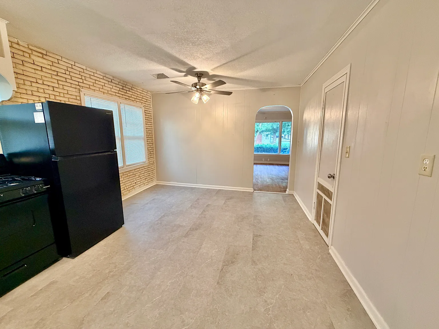2 bed, 914 sqft, $1,100 — Photo 4