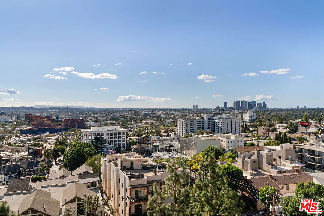1 bed, 1.0 bath, 1090 sqft, $7,950 — Photo 4