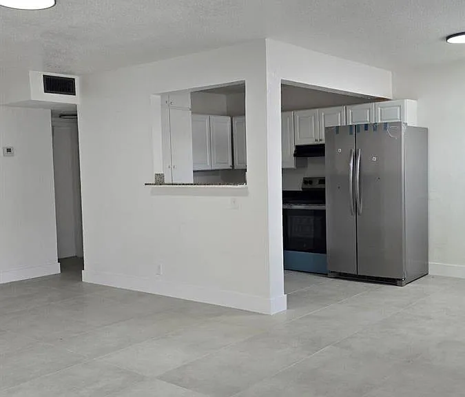 20 NW 7th Ave #6 — Photo 5