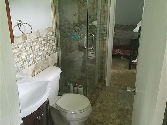 5th image of 844 Highland Dr
